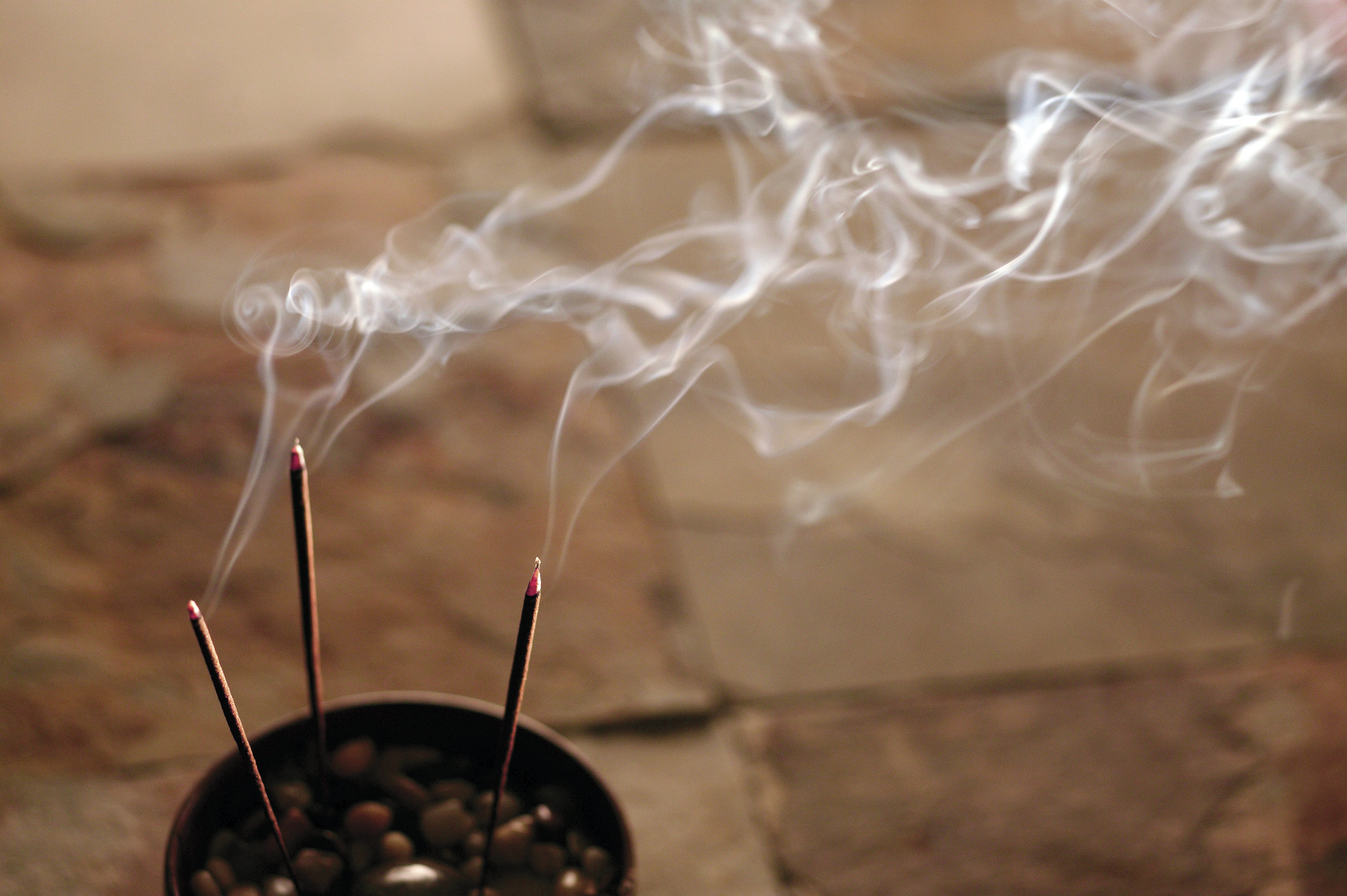 Incense burner and smoke